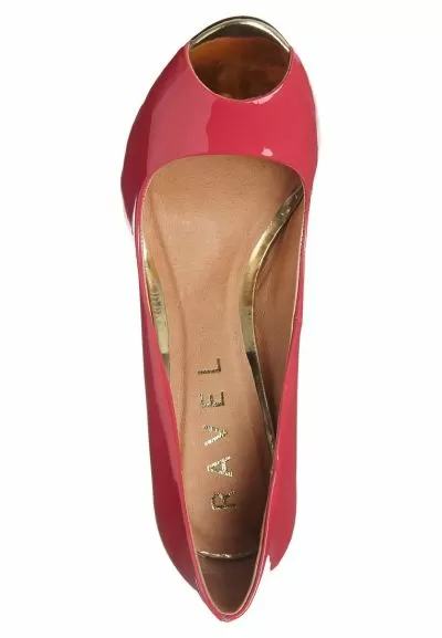 Shoesaholic